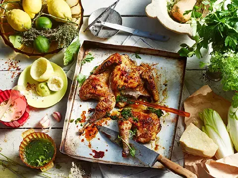 QSFP Marensin Maisperlhuhn mit Chimichurri auf Chicoréesalat QSFP Marensin Maisperlhuhn mit Chimichurri auf Chicoréesalat
