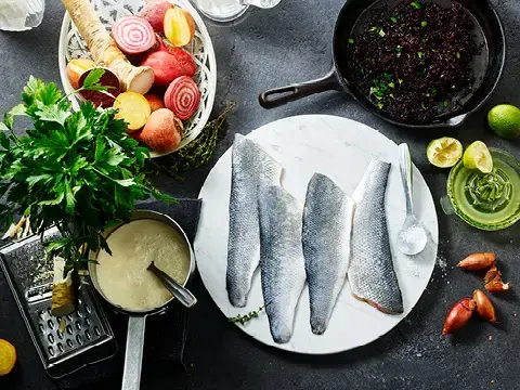 QSFP Wolfsbarschfilet auf Venere Reis, Meerrettich und Mini Beten