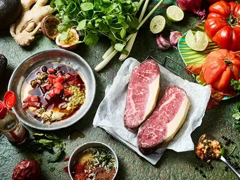 Wagyu Roastbeef mit Portulak Papaya Wagyu Roastbeef mit Portulak Papaya