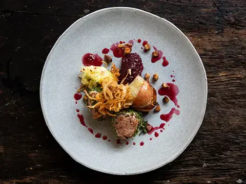 Filet vom Schwein im Kräutermantel Filet vom Schwein im Kräutermantel