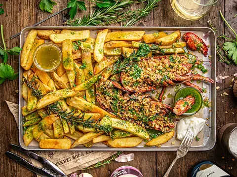 HighPressure Lobster mit Chimichurri und Pommes frites HighPressure Lobster mit Chimichurri und Pommes frites