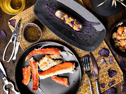 Königskrabben Tartelette mit Bottarga und Wasabi-Mayonnaise Königskrabben Tartelette mit Bottarga und Wasabi-Mayonnaise