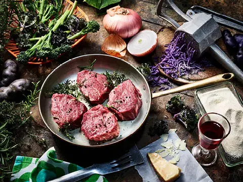 Filetsteaks vom Campo Beef mit Vitelotte-Gnocchi an Portweinreduktion Filetsteaks vom Campo Beef mit Vitelotte-Gnocchi an Portweinreduktion