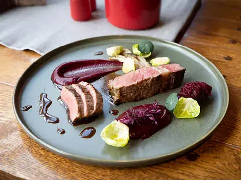 Entrecote mit Rote-Beete-Püree und Rotweinsoße Entrecote mit Rote-Beete-Püree und Rotweinsoße
