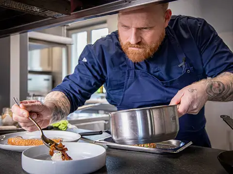 Helmut Küchenchef richtet an Helmut Küchenchef richtet an