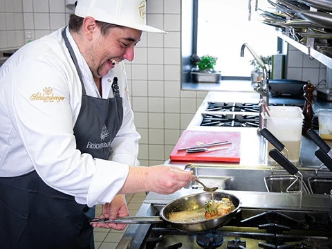 Leonard Witzke mit Freude am Kochen Leonard Witzke mit Freude am Kochen