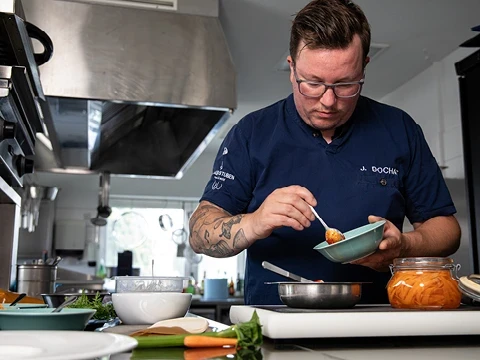 Jari Dochat am Kochen Jari Dochat am Kochen