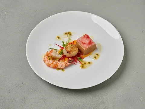 Variation von der Wildgarnele mit Jakobsmuscheln