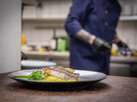 il buco Zitronenrisotto mit Wildfenchel und Dorade