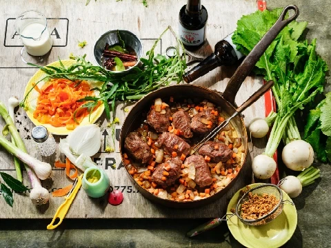 Rezeptbild Geschmortes Frischeparadies Duroc mit Navetten und Senfkaviar